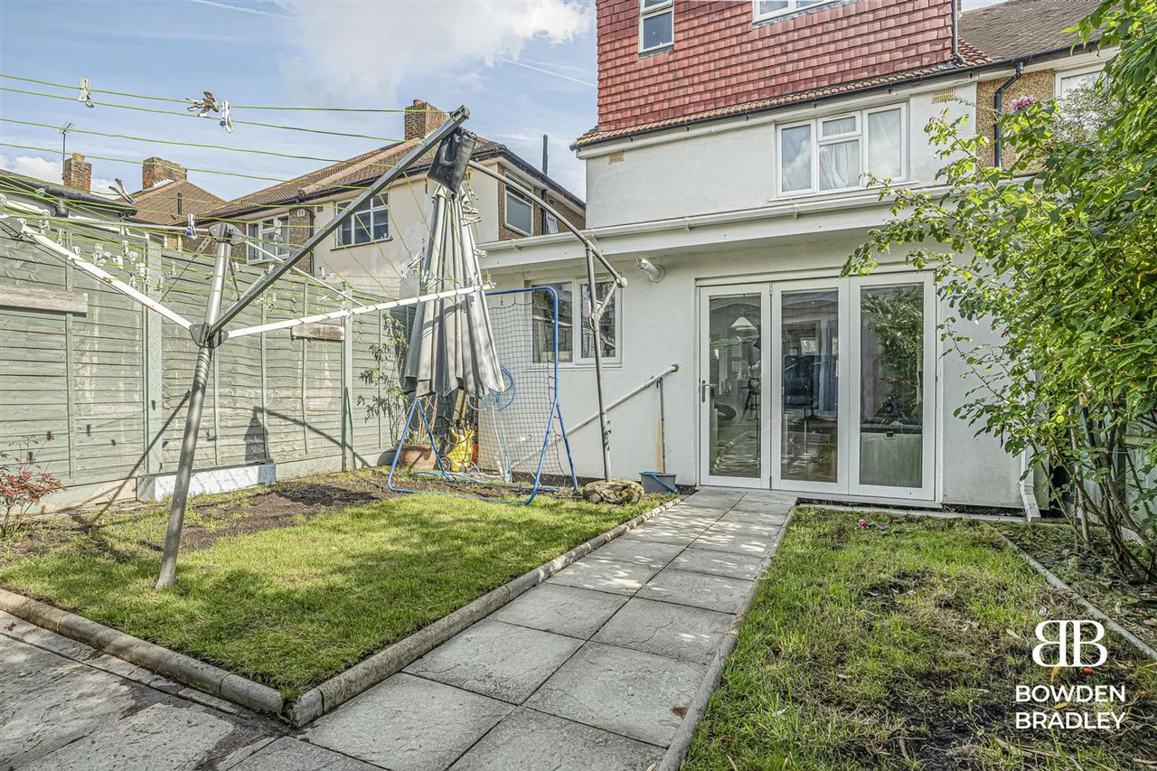 Hanover Gardens, Hainault, IG6, photo 38