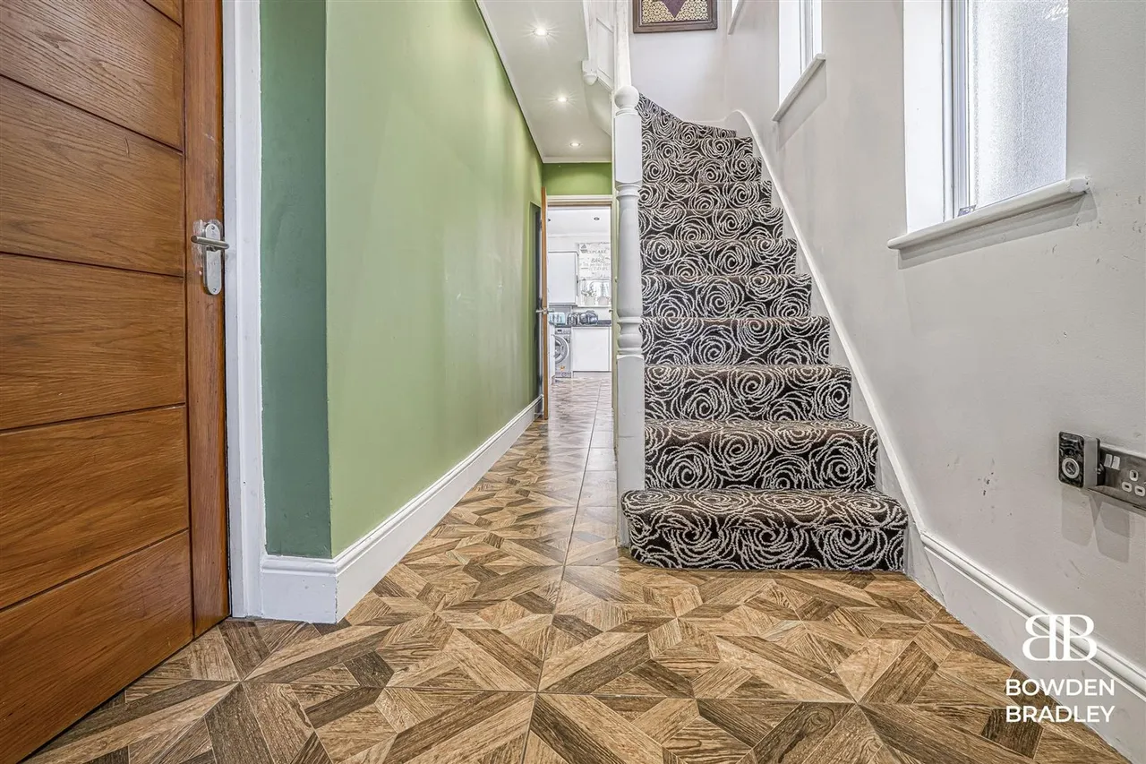 Hanover Gardens, Hainault, IG6, photo 23