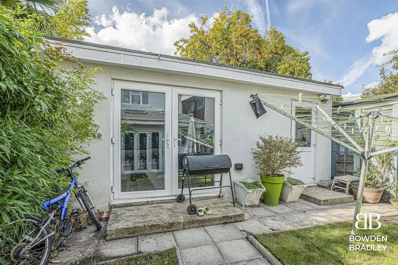 Hanover Gardens, Hainault, IG6, photo 18