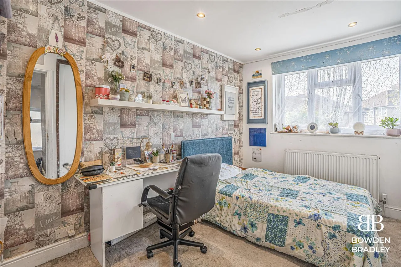 Hanover Gardens, Hainault, IG6, photo 29