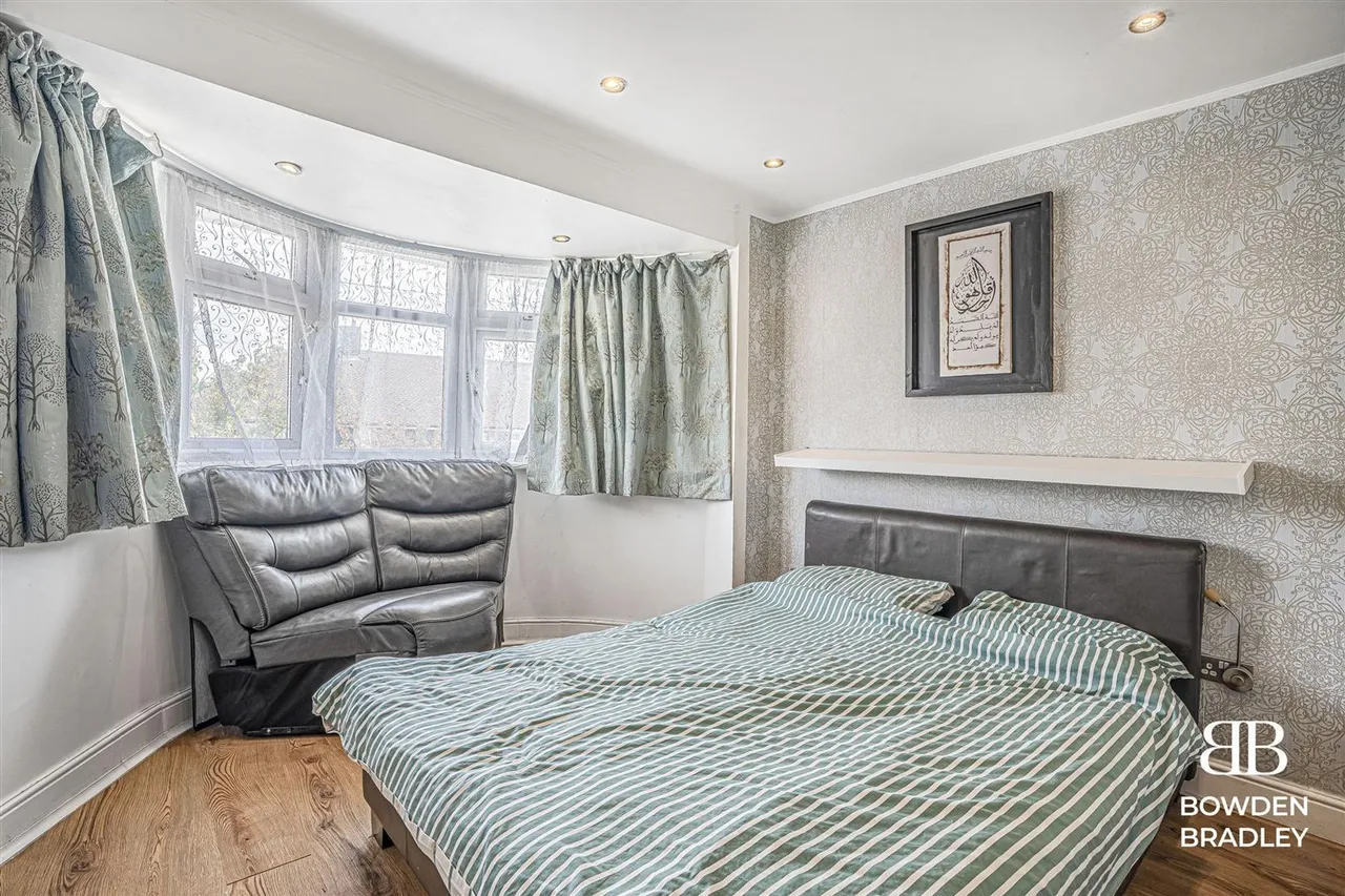 Hanover Gardens, Hainault, IG6, photo 28
