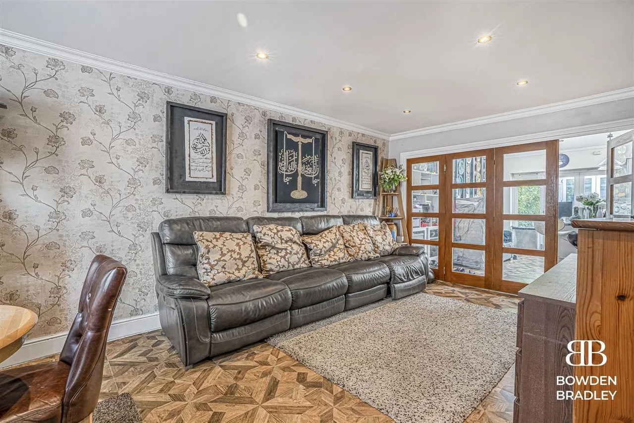 Hanover Gardens, Hainault, IG6, photo 5
