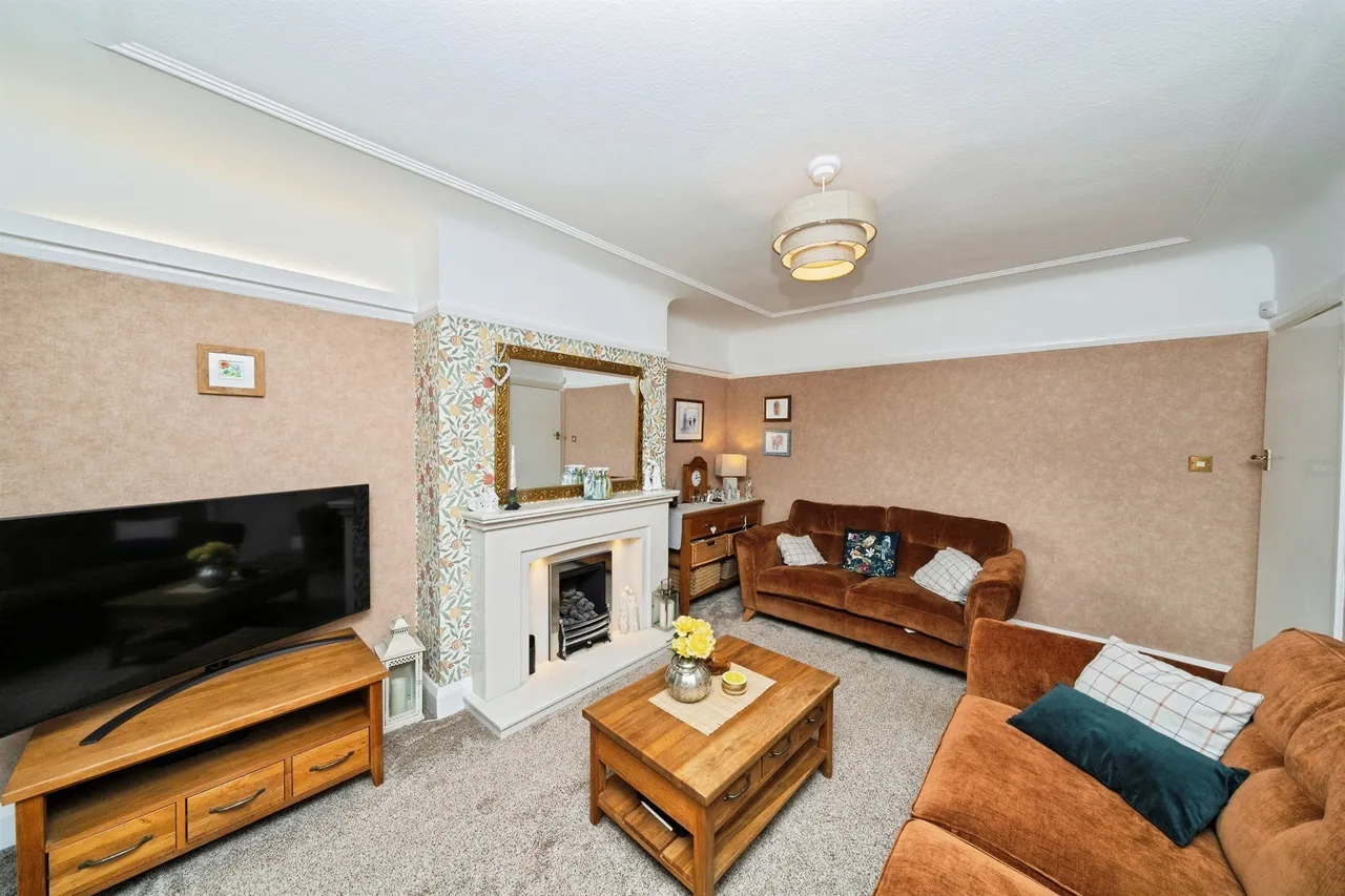 Thornton Avenue, Wirral, photo 5