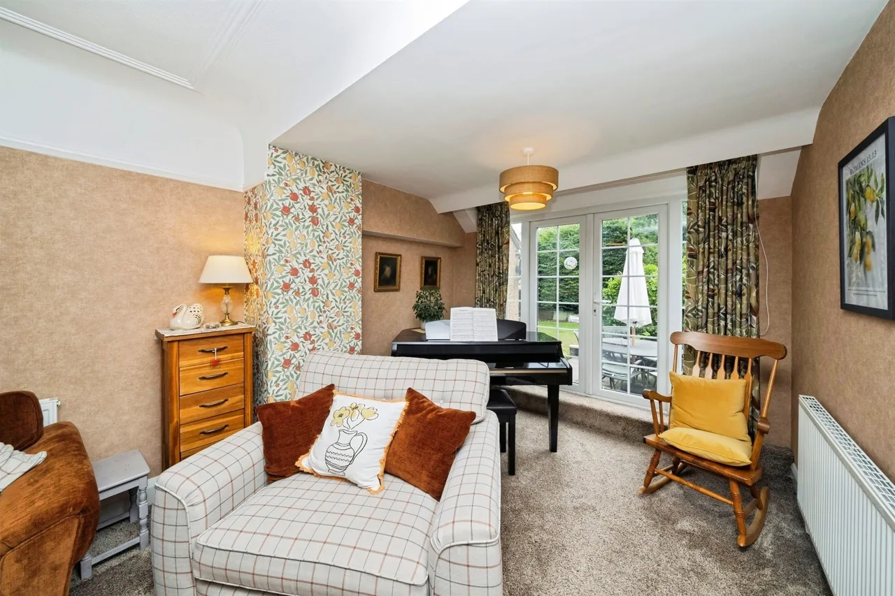 Thornton Avenue, Wirral, photo 6