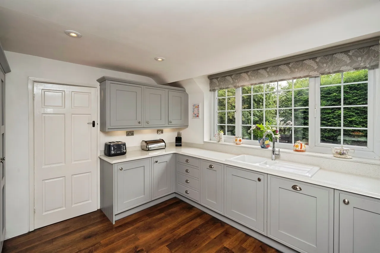 Thornton Avenue, Wirral, photo 10