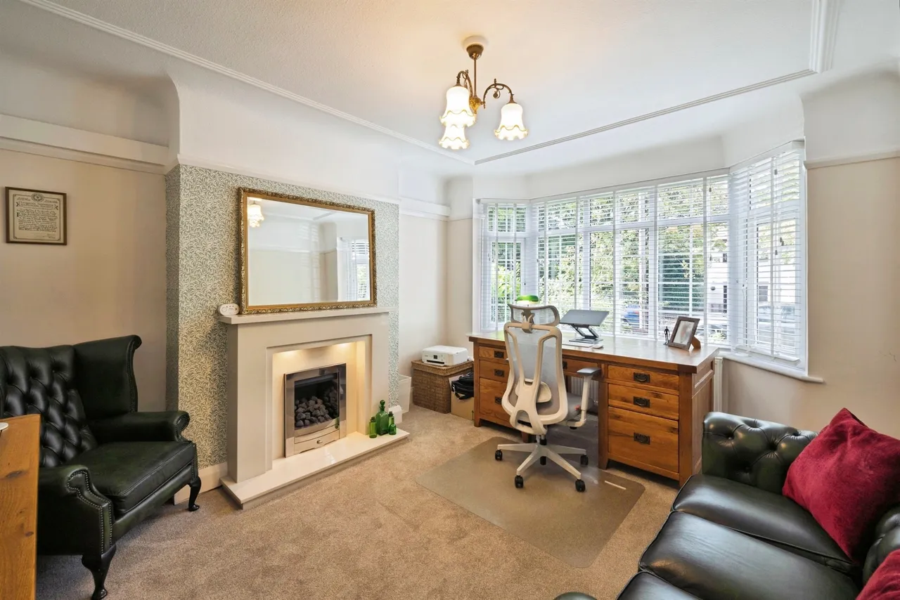 Thornton Avenue, Wirral, photo 11
