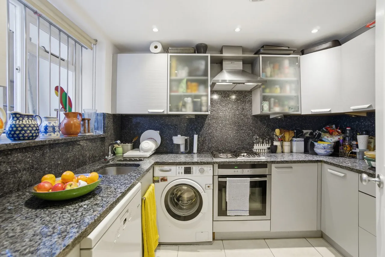Earls Court Road, London, SW5, photo 4