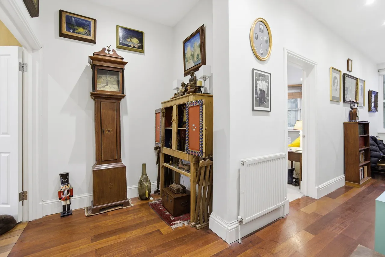Earls Court Road, London, SW5, photo 12