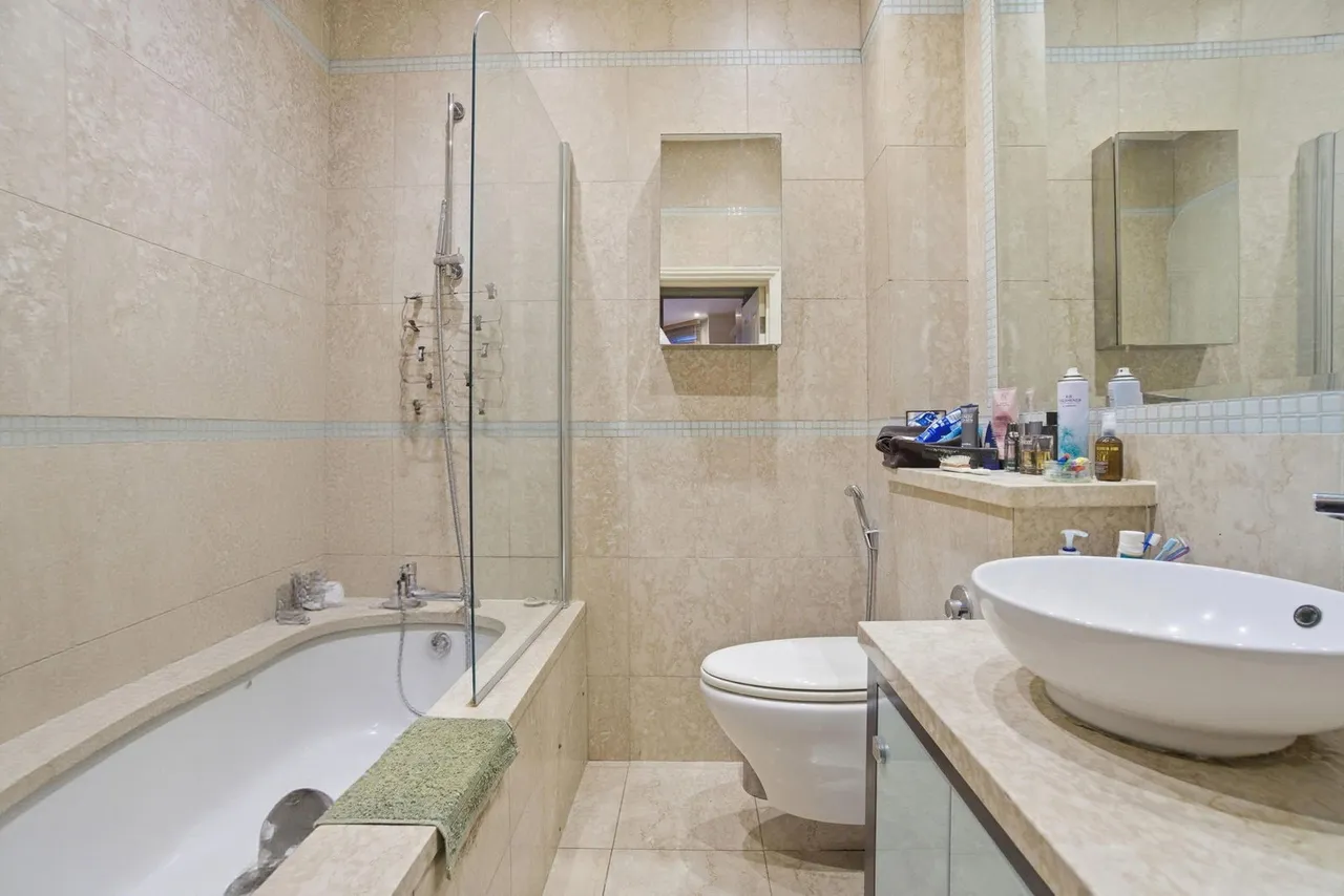 Earls Court Road, London, SW5, photo 11