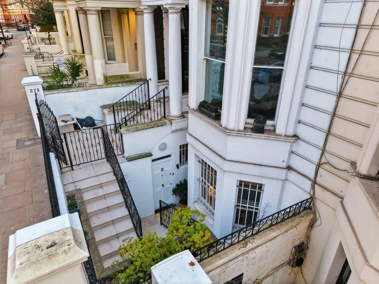 Earls Court Road, London, SW5, photo 2