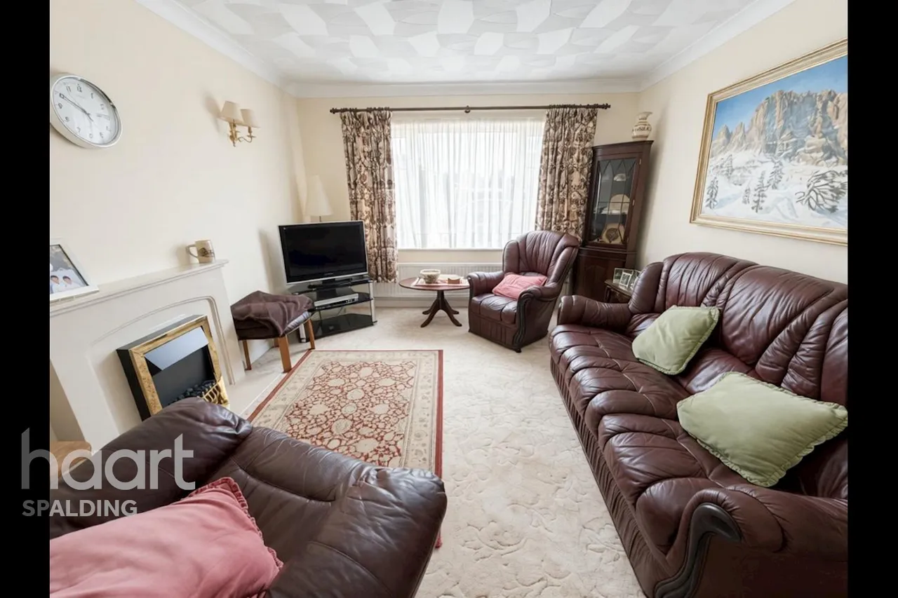 Littlebury Gardens, Holbeach, PE12, photo 4