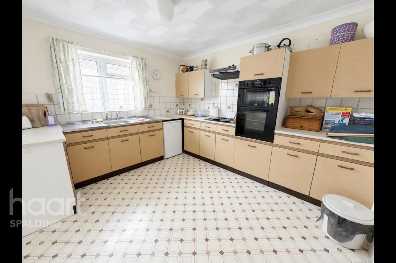 Littlebury Gardens, Holbeach, PE12, photo 6
