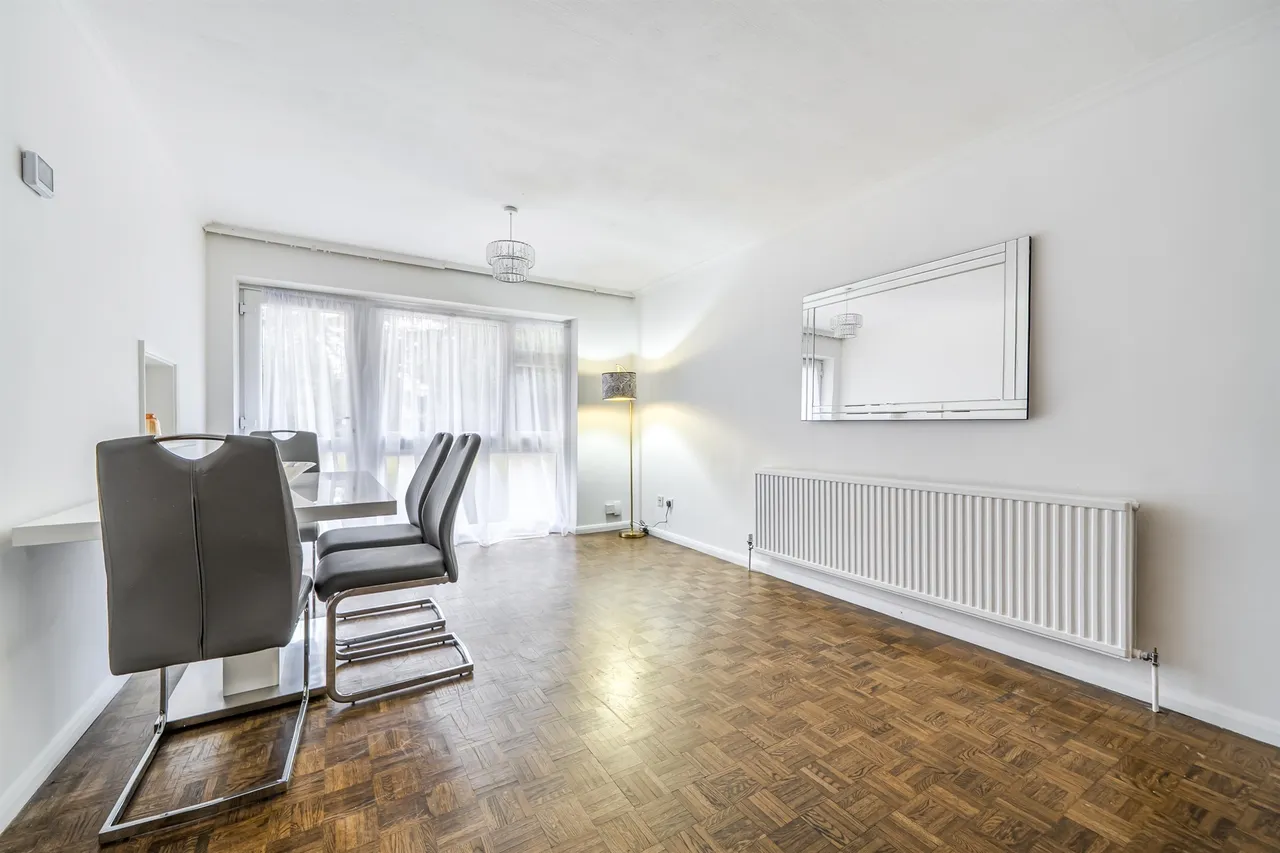 Village Road, Enfield, EN1, photo 5
