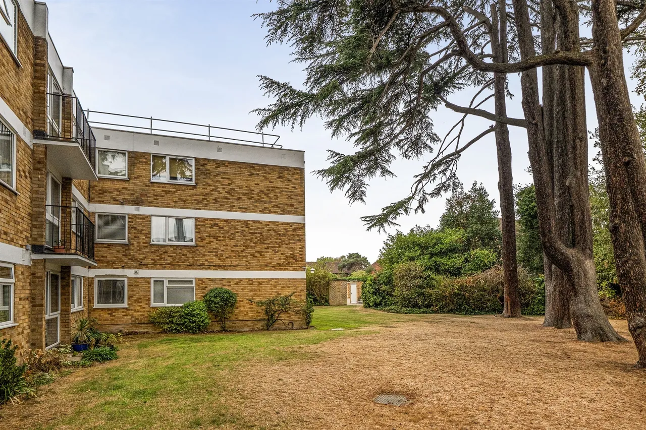 Village Road, Enfield, EN1, photo 11