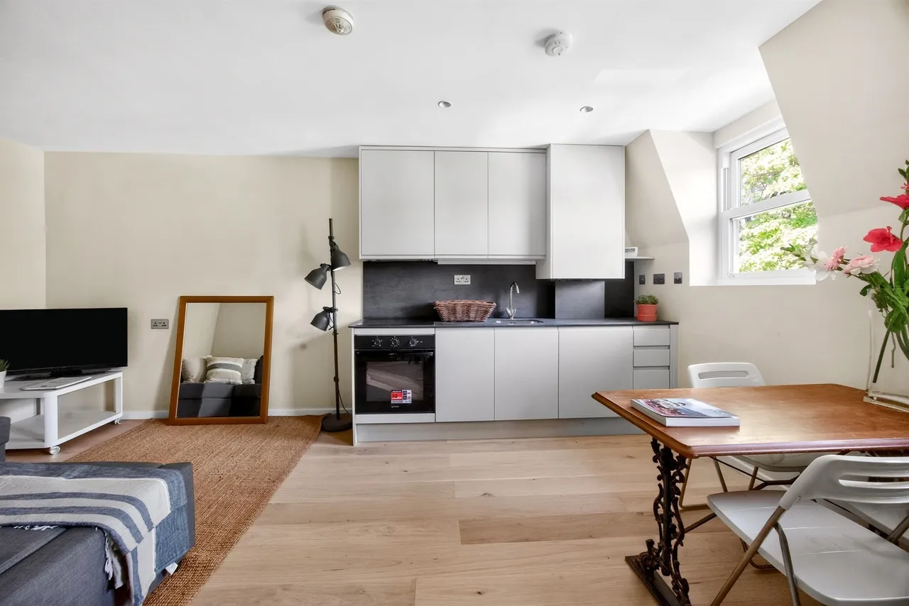 Elsham Road, London, photo 2