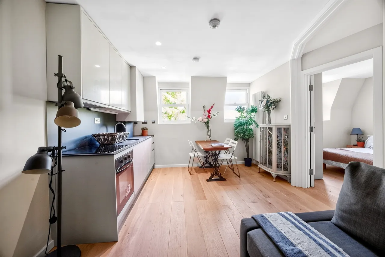 Elsham Road, London, photo 4
