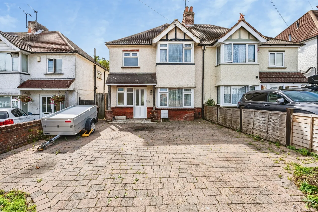3 bed house for sale — Milton Road, Eastbourne