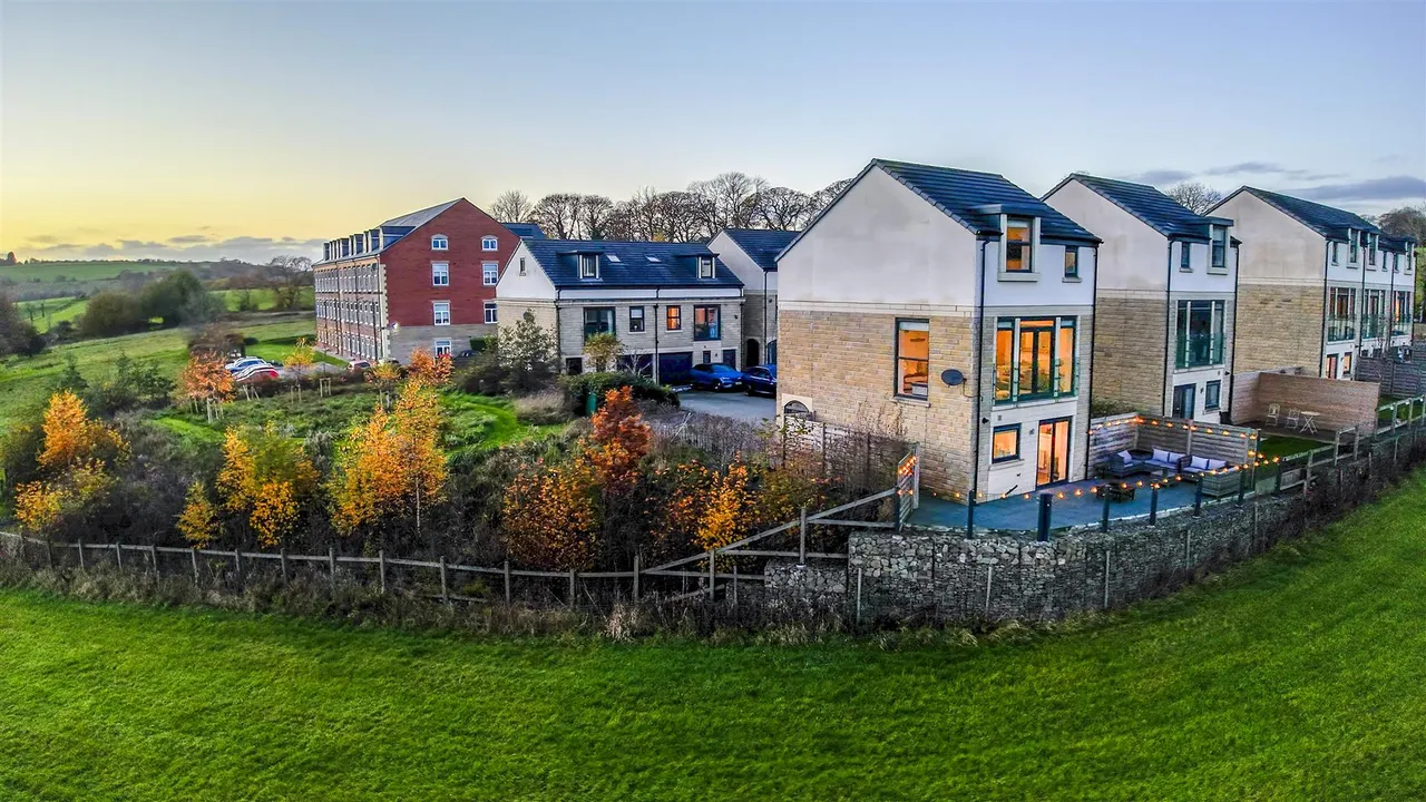 Bleaklow Court, Hawkshaw, photo 45