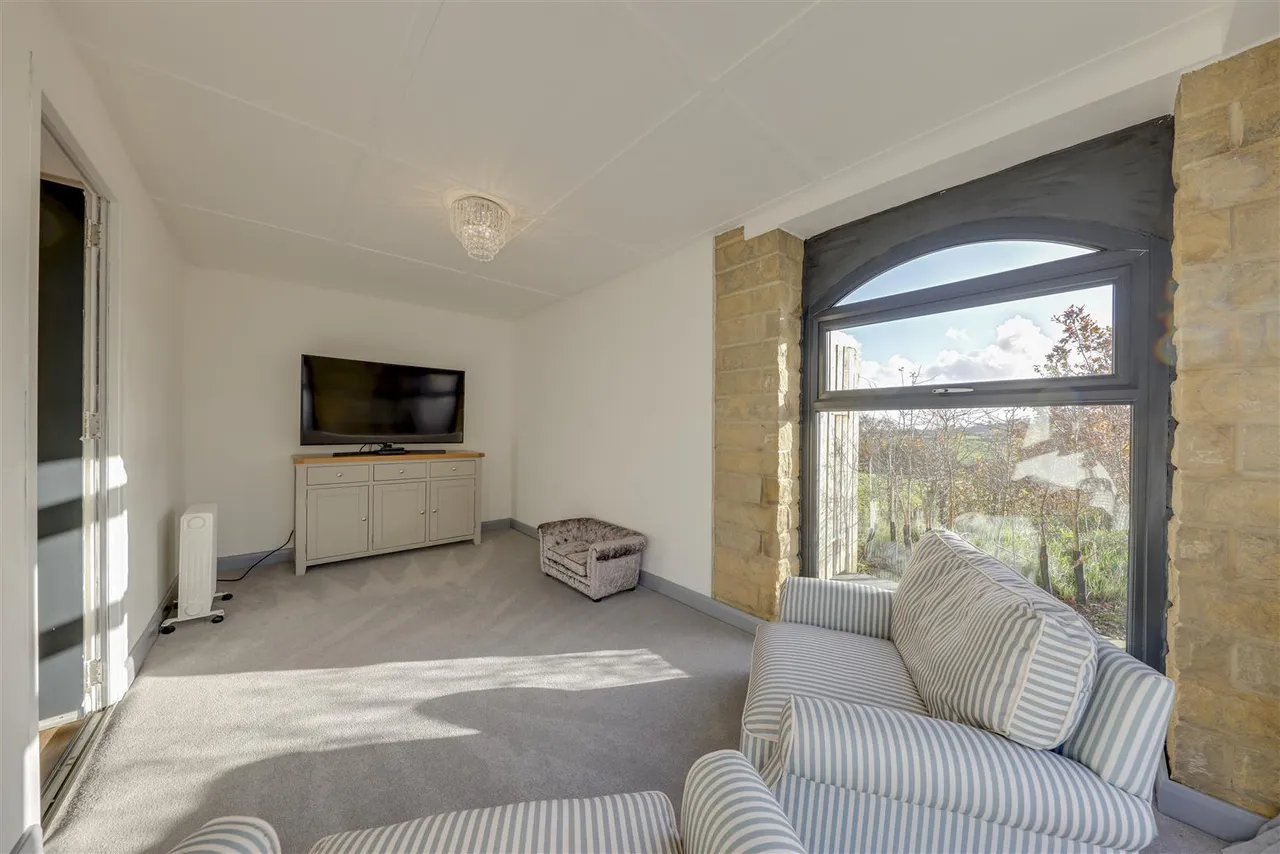 Bleaklow Court, Hawkshaw, photo 10