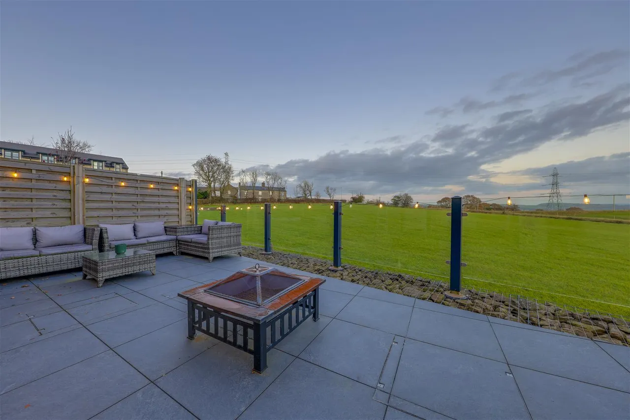 Bleaklow Court, Hawkshaw, photo 38
