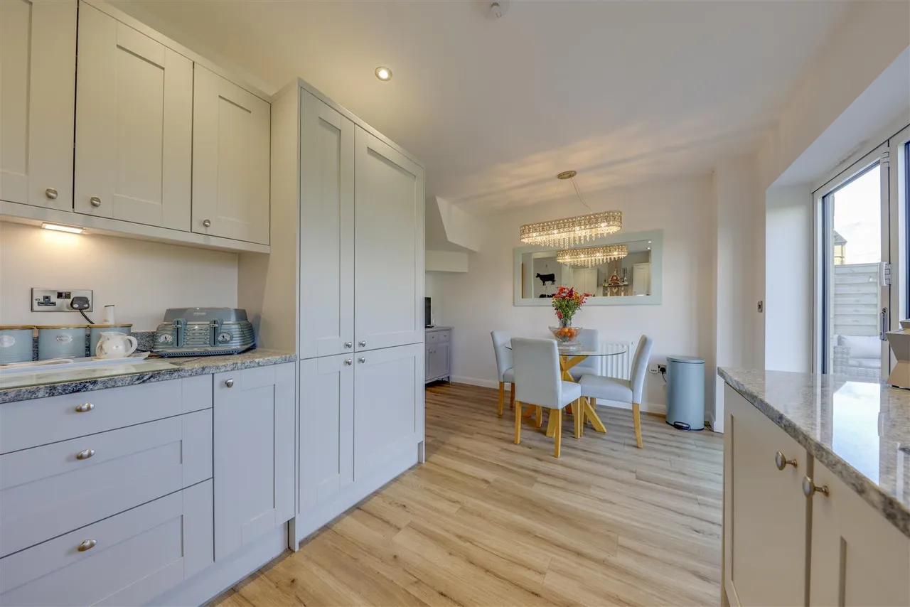 Bleaklow Court, Hawkshaw, photo 12