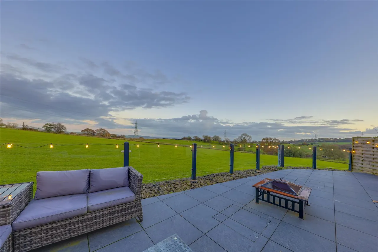 Bleaklow Court, Hawkshaw, photo 6