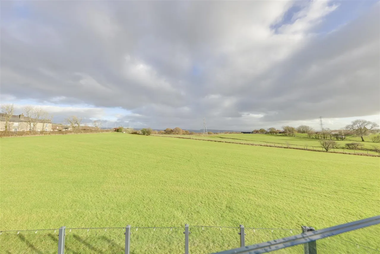 Bleaklow Court, Hawkshaw, photo 22
