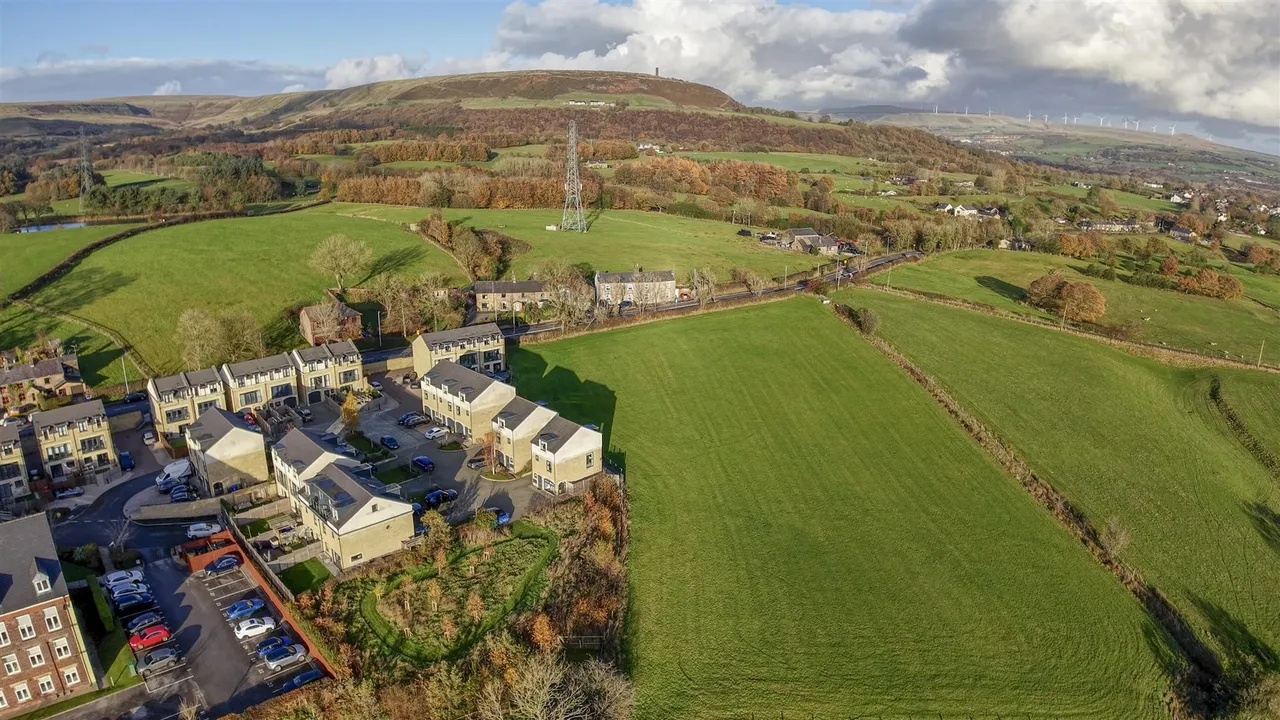 Bleaklow Court, Hawkshaw, photo 47