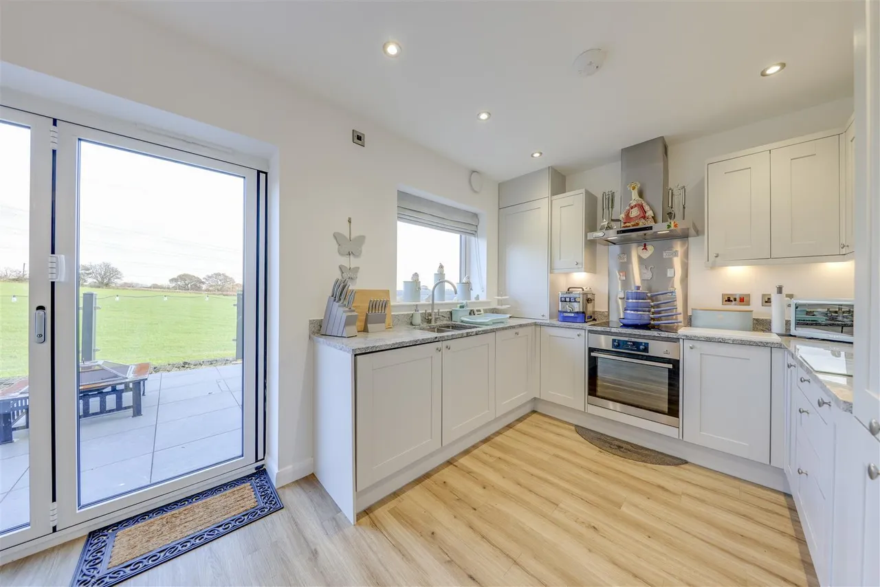 Bleaklow Court, Hawkshaw, photo 17