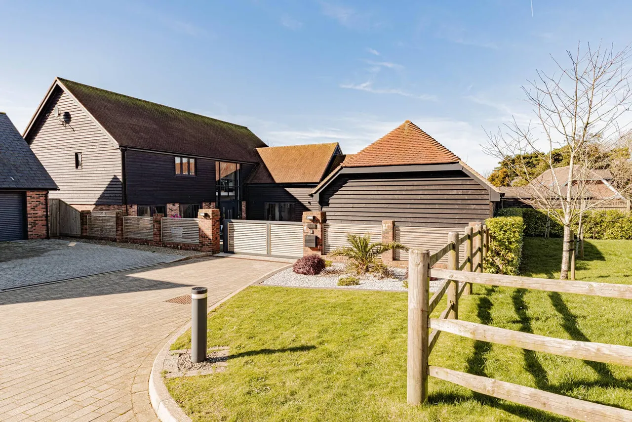 Windmill Close, Hawkinge, Folkestone, Kent, CT18 7UE, photo 4