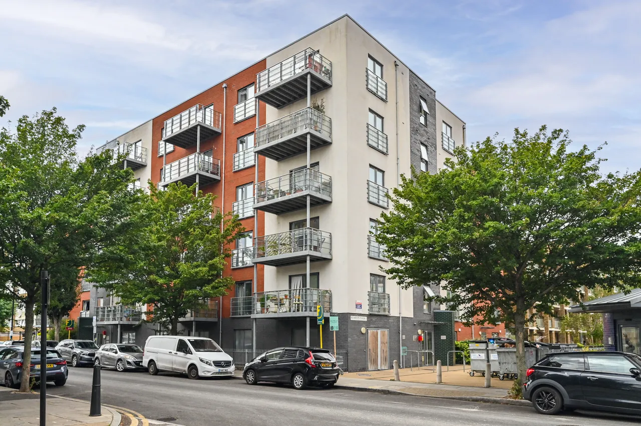 2 bed flat for sale — 14 Blackett Apartments, 1 Rushton Walk, London