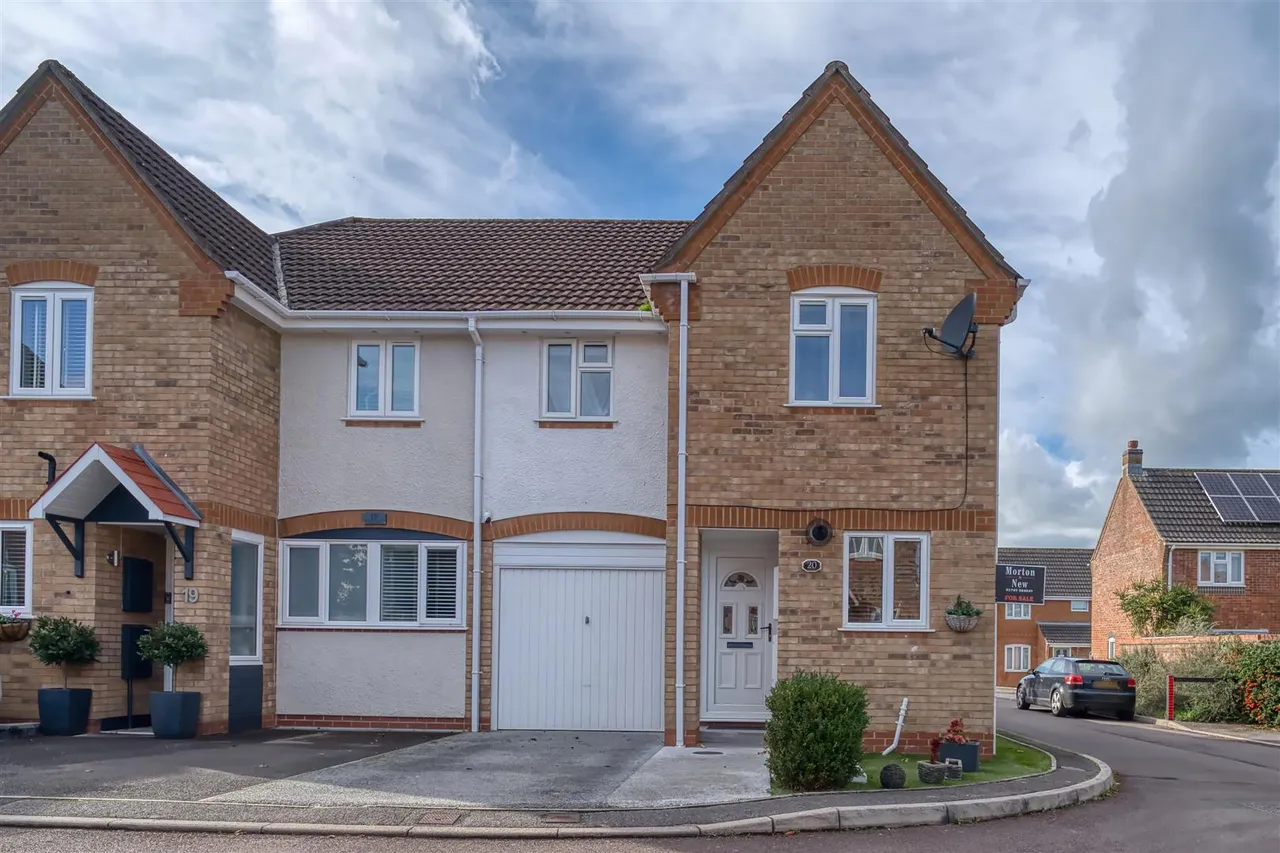 3 bed house for sale, Cloverfields, Gillingham