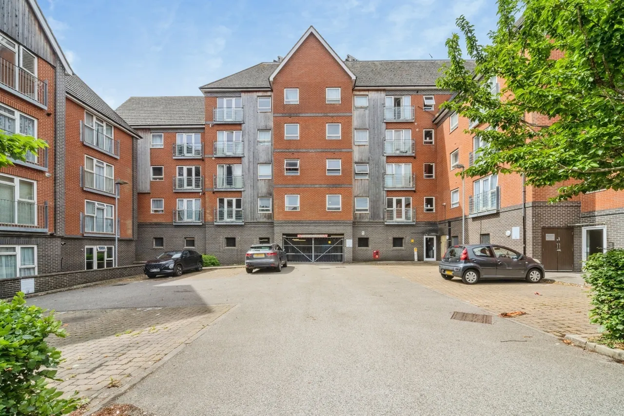 Watling Street, Bletchley, Milton Keynes, Buckinghamshire, MK2, photo 16
