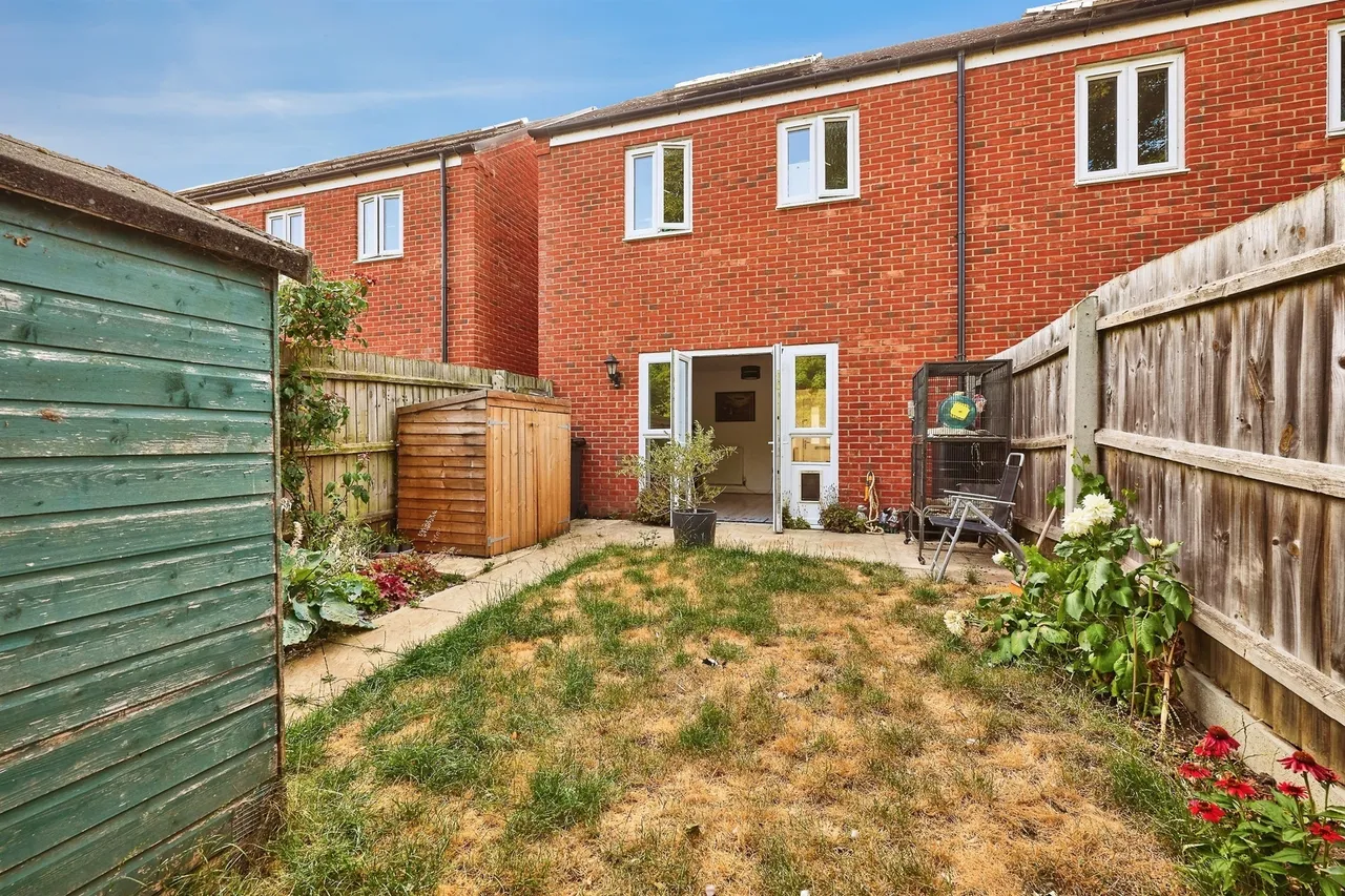 William Court Peterborough, PE8, photo 15