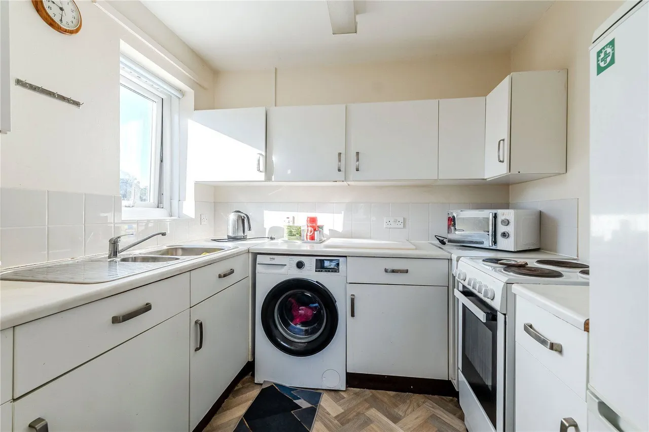 Lady Park Court, Leeds, LS17, photo 3
