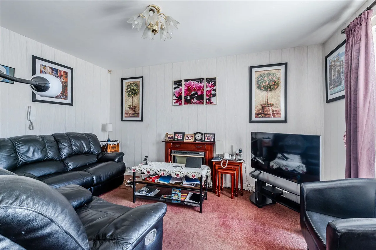 Lady Park Court, Leeds, LS17, photo 9