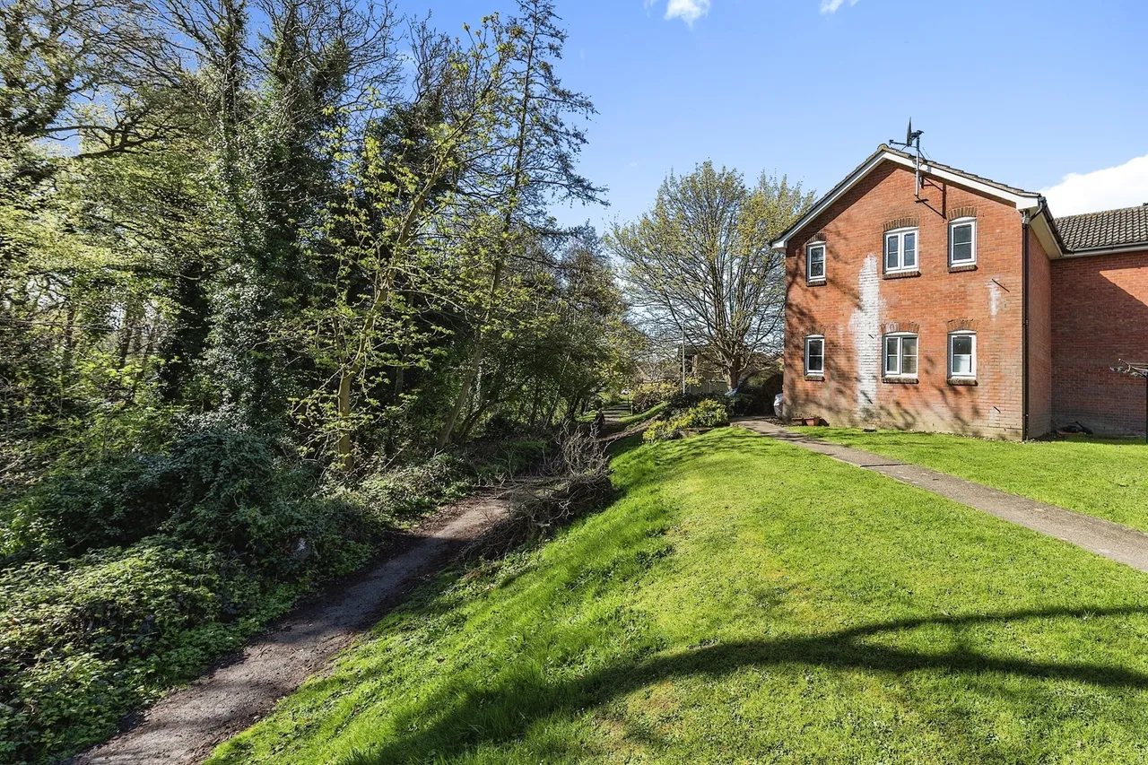 Hazebrouck Road, ME13, photo 2