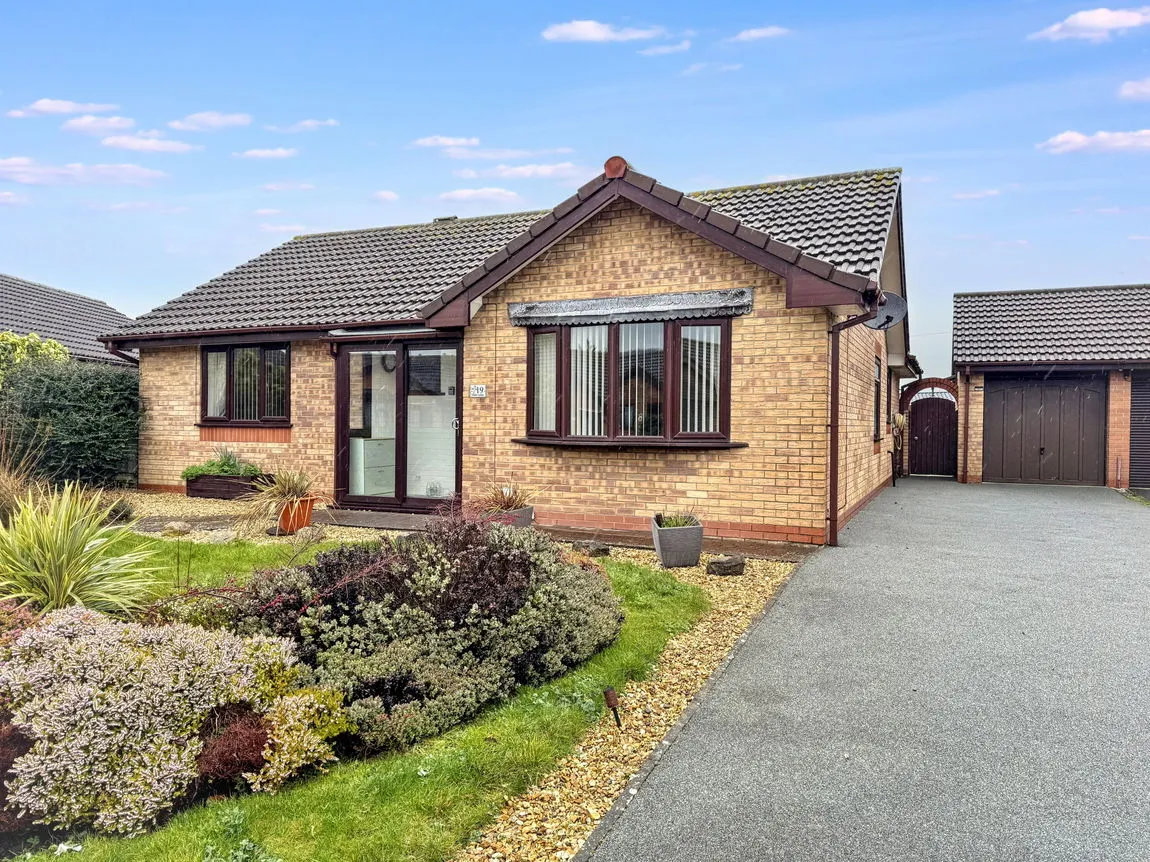 3 bed house for sale — Maes Tudno, Pensarn, Conwy, LL22 7RX