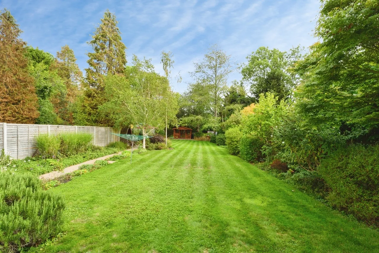 London Road South, Redhill, RH1, photo 2