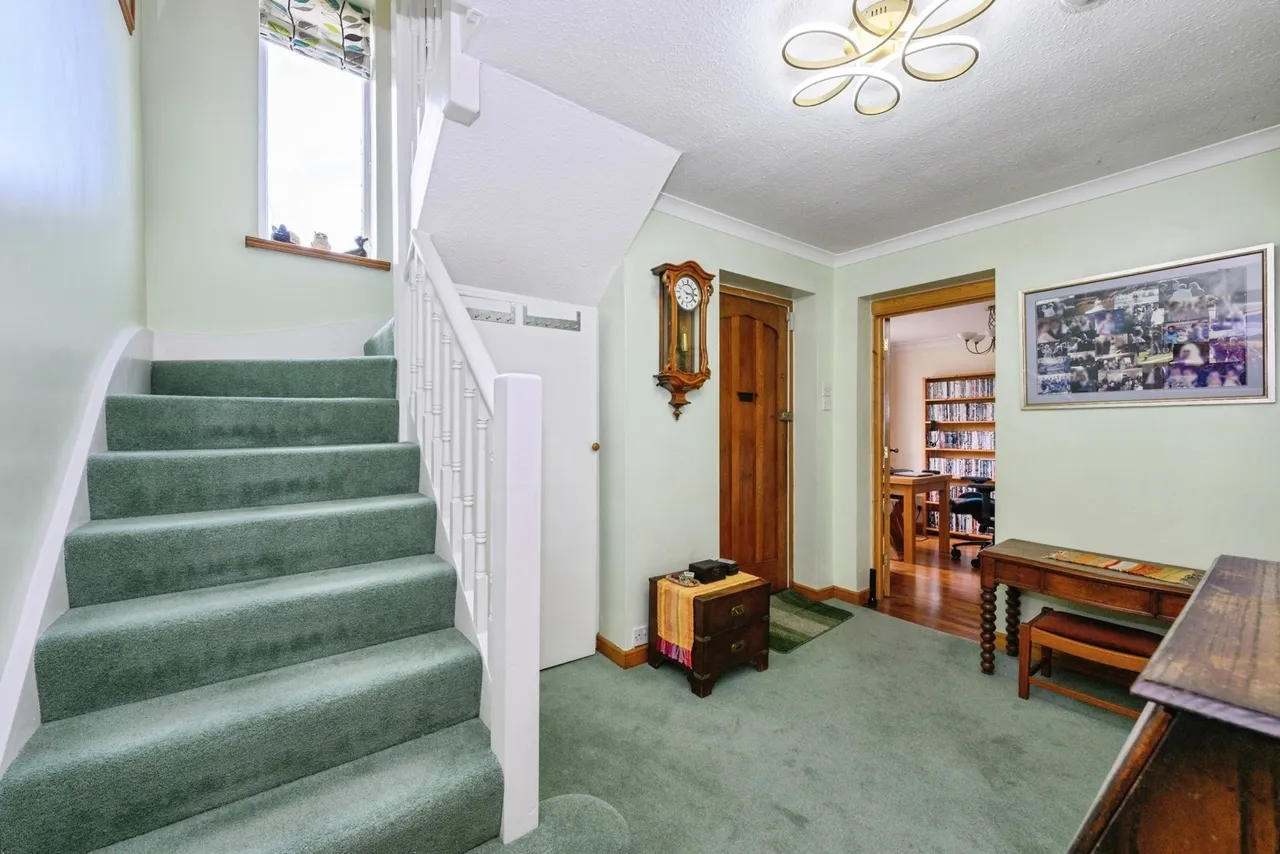 London Road South, Redhill, RH1, photo 8