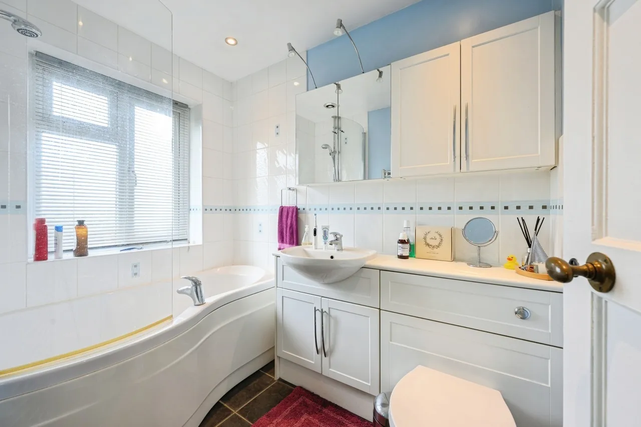 London Road South, Redhill, RH1, photo 9