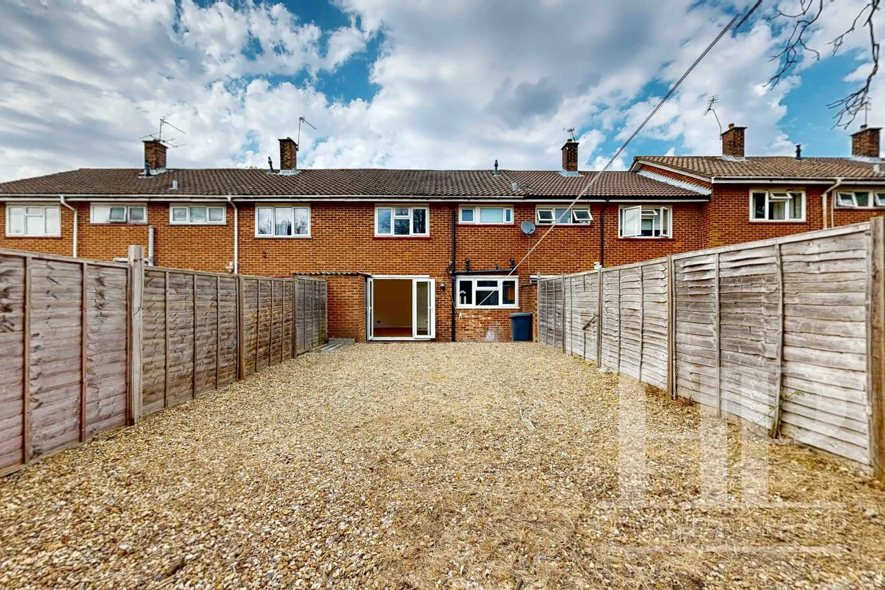 Priors Walk, Crawley, RH10, photo 16
