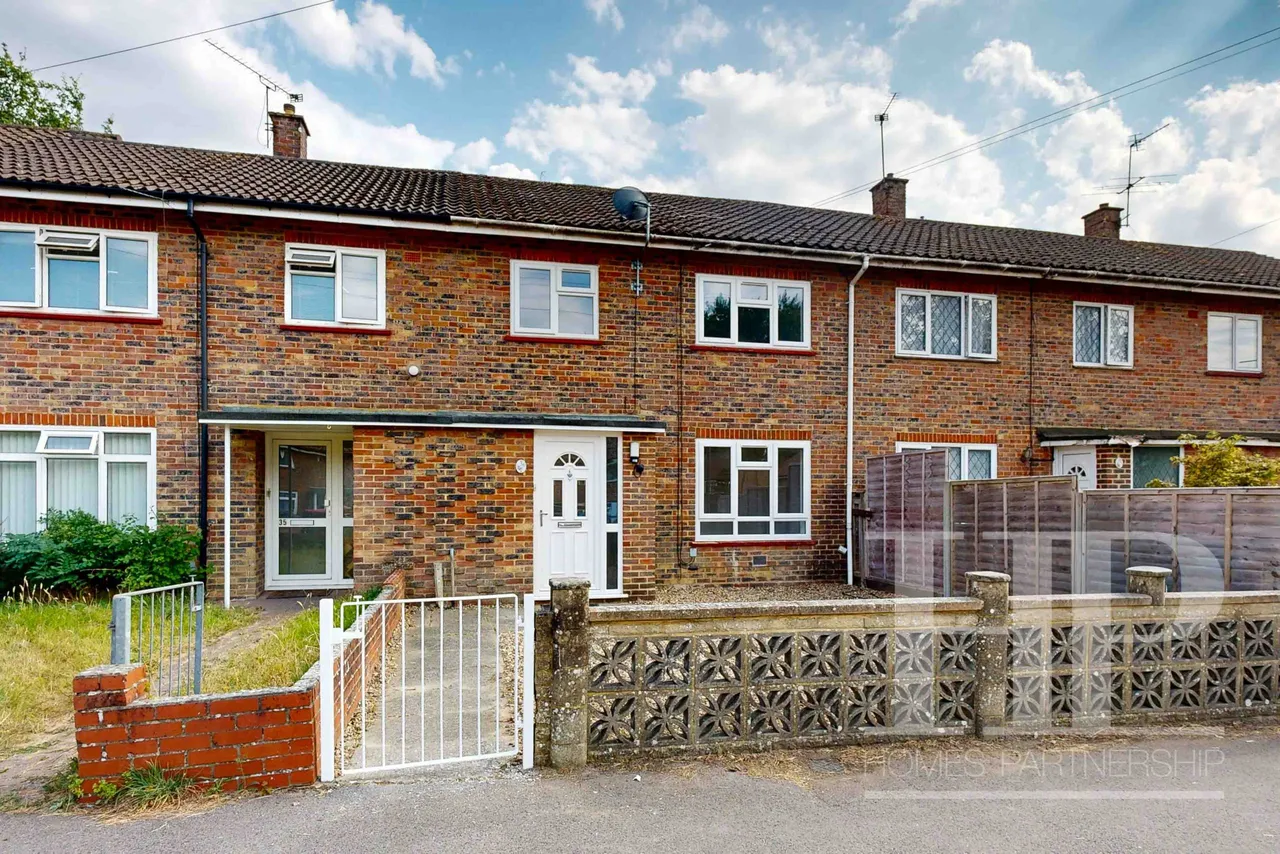 Priors Walk, Crawley, RH10, photo 19