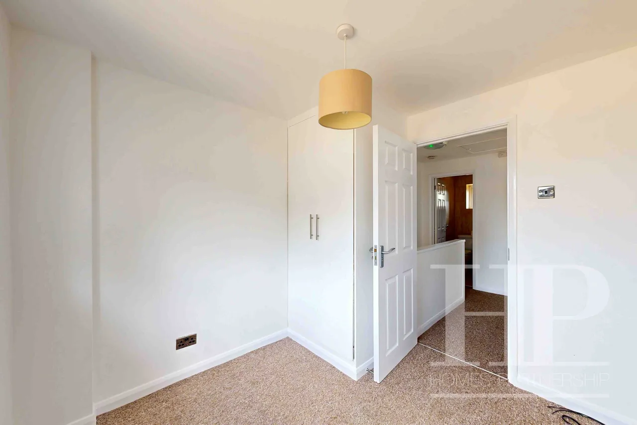 Priors Walk, Crawley, RH10, photo 13