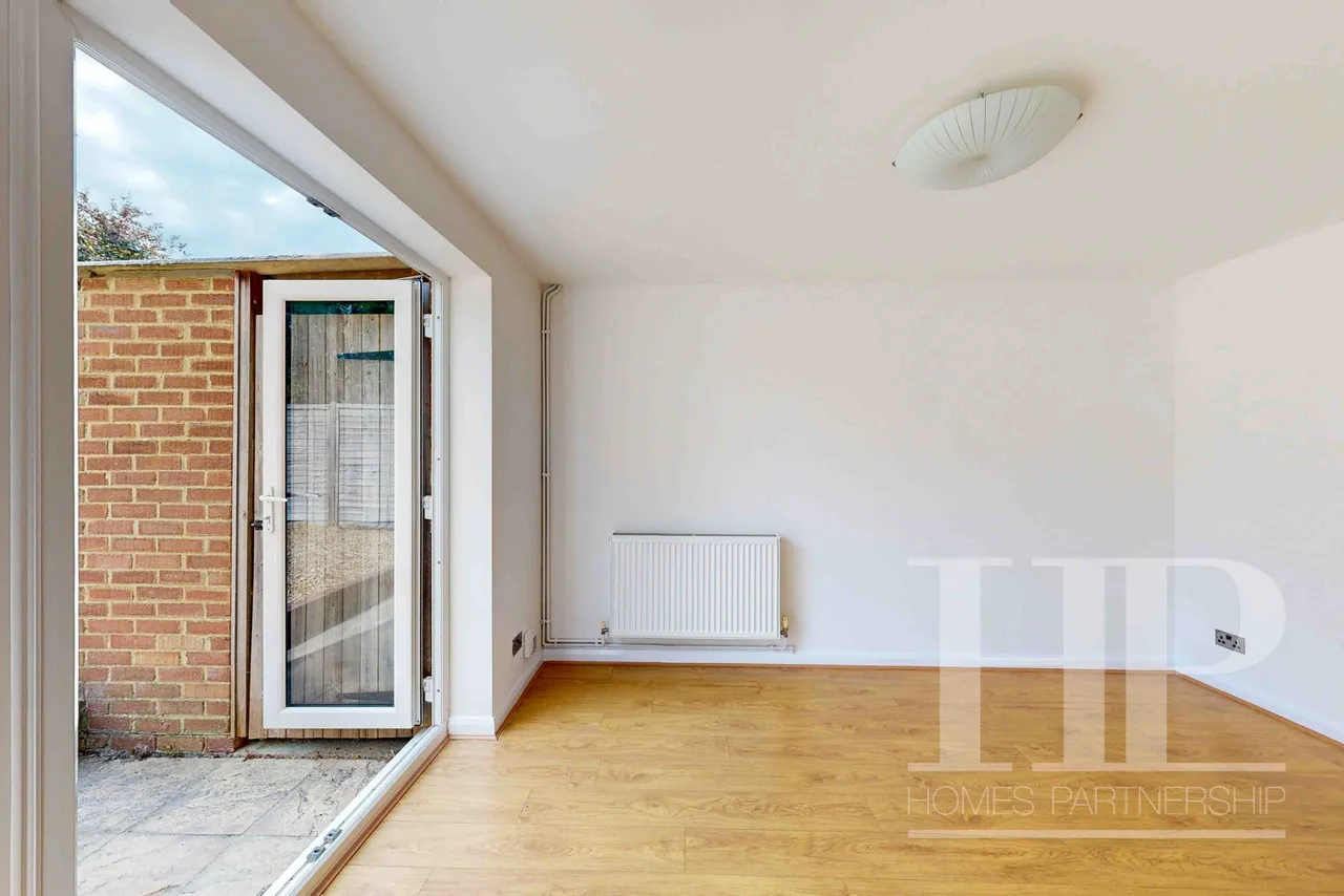 Priors Walk, Crawley, RH10, photo 6