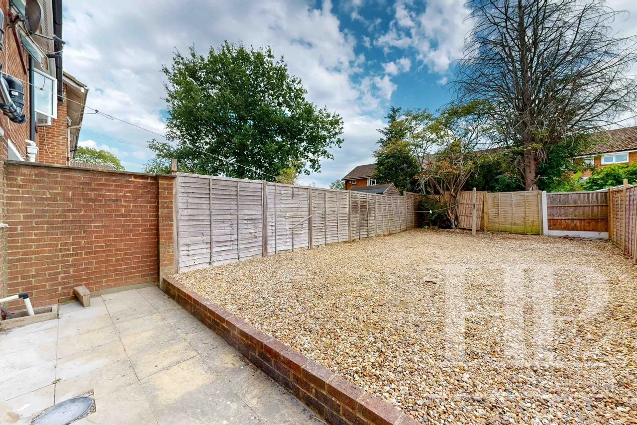 Priors Walk, Crawley, RH10, photo 18