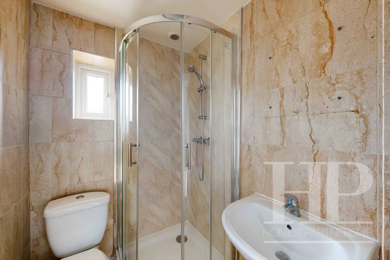 Priors Walk, Crawley, RH10, photo 15