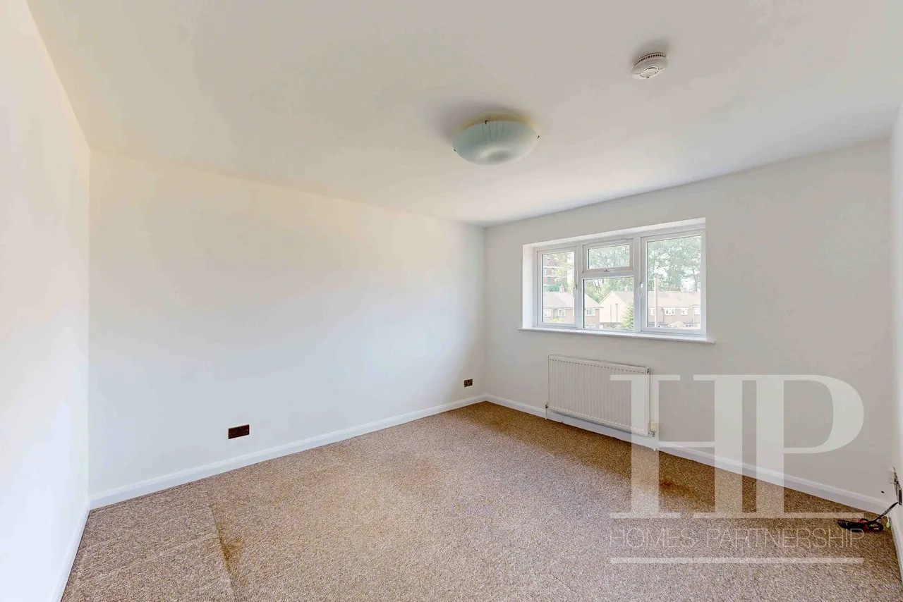 Priors Walk, Crawley, RH10, photo 9