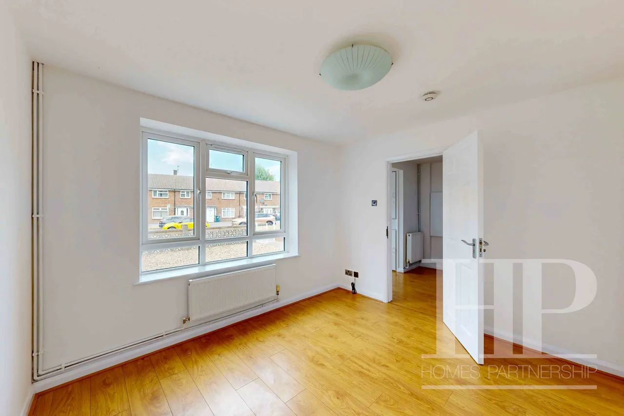 Priors Walk, Crawley, RH10, photo 8