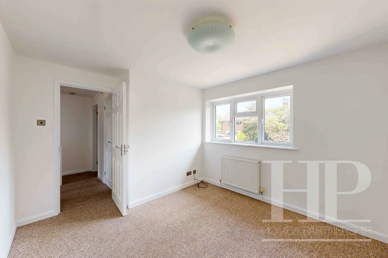 Priors Walk, Crawley, RH10, photo 11